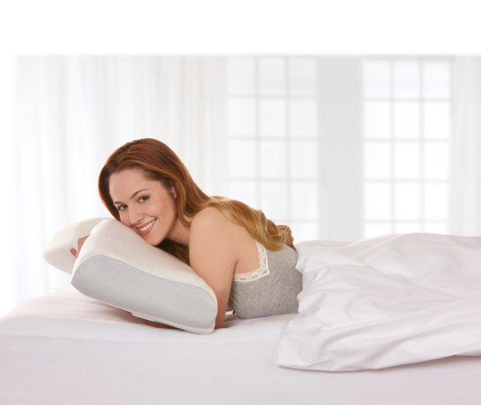 frau_mit_kissen_cervical_2.jpg